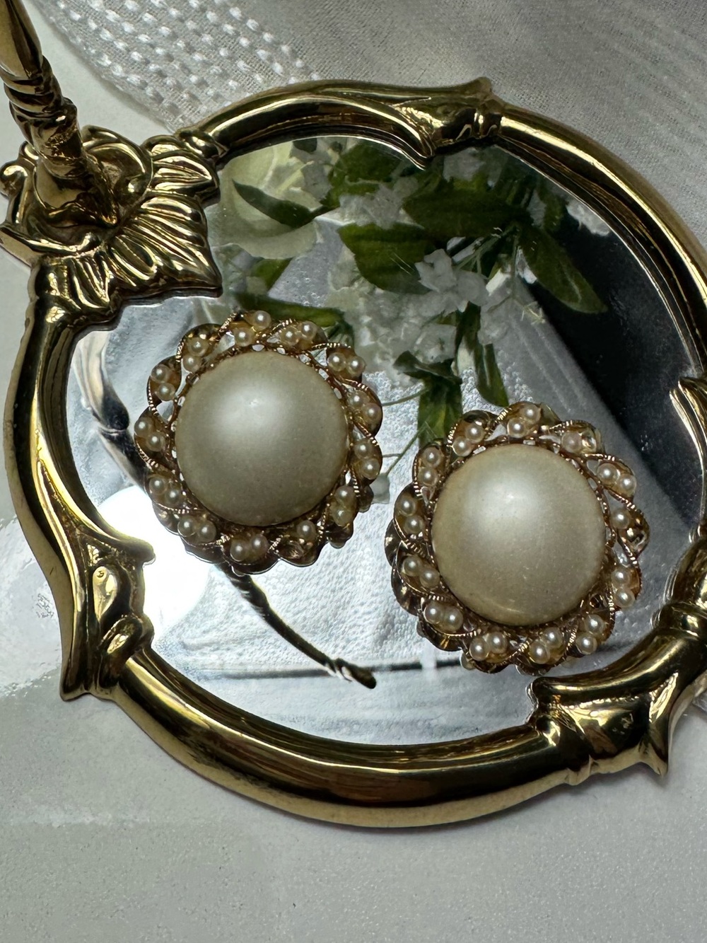 Vintage Pearl and Gold Women's Earrings Clip On grandma core Pinterest - Picture 7 of 16